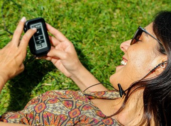 Transkutane Vagusnervstimulation zur Behandlung von Reizdarmbeschwerden mit chronischer Verstopfung: VOC Advanced Breath Diagnostics erweitert Diagnostik und Therapieoptionen in Kooperation mit tVNS Technologies